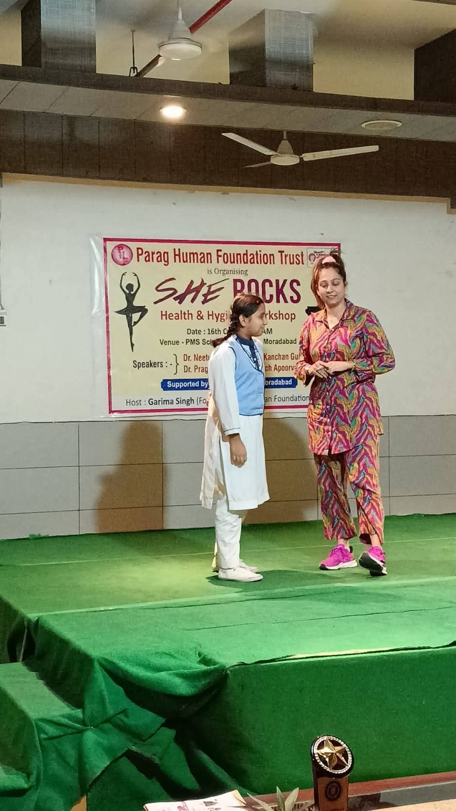 Garima Mam interacting with schoolgirl on SHE ROCKS stage